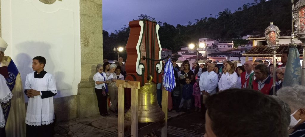 Católicos pradenses receberam o novo sino da Matriz