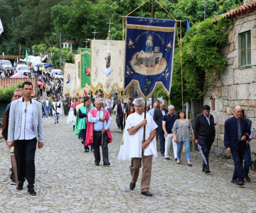 Peregrinação medieval a Cárquere, em Resende, com muita participação popular