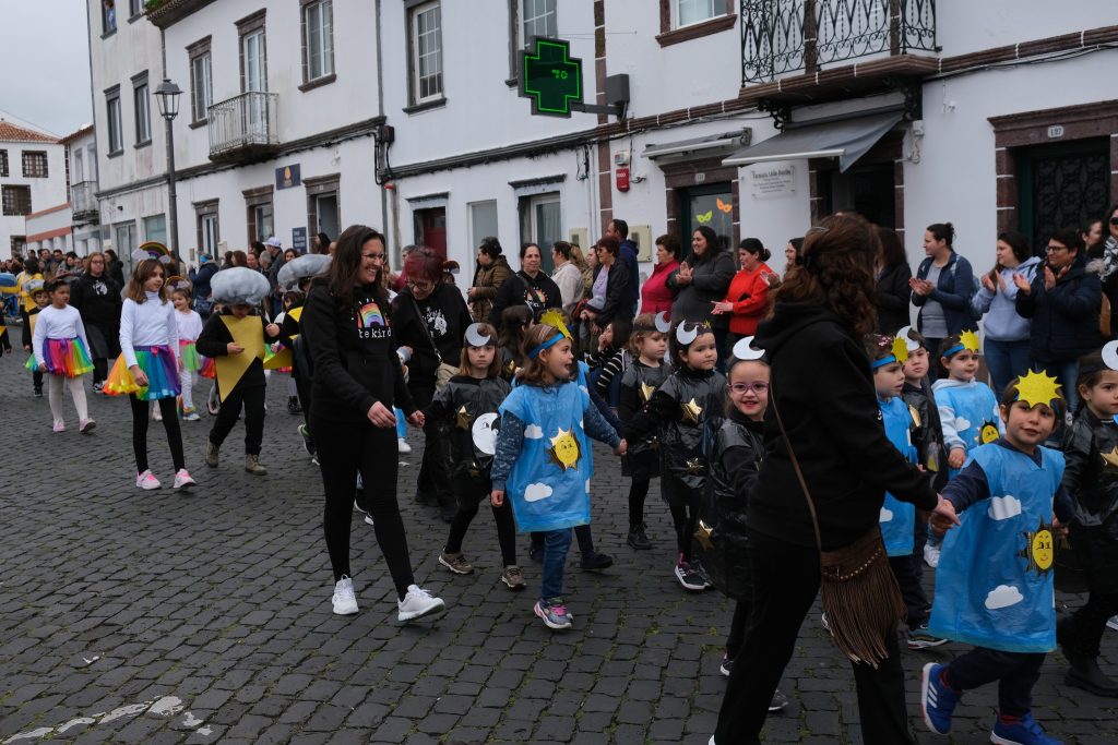 Ilha de Santa Maria: tradicional desfile traz de volta o Carnaval