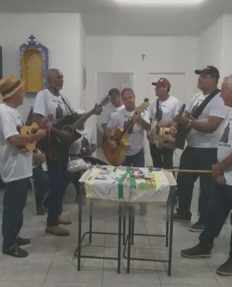 Resende Costa: Folia de Reis N. S. da Penha recebe e agradece esmolas