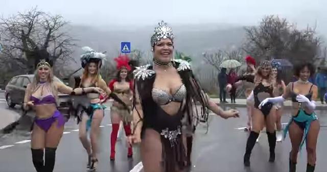 Resende: samba, folia popular e carros alegóricos animam Carnaval de Loureiro