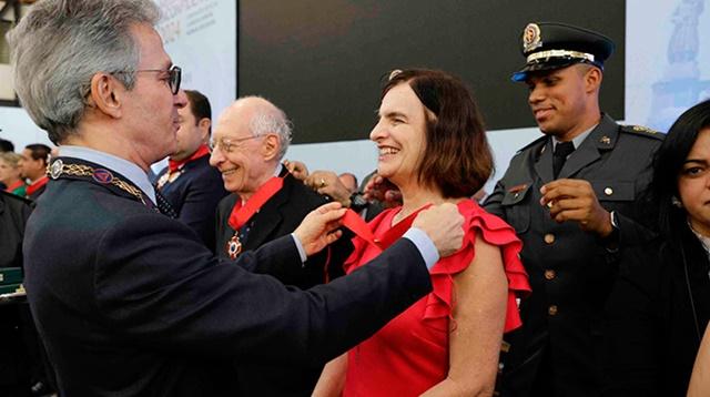 Prados: Deborah Malta é agraciada com a medalha da Inconfidência